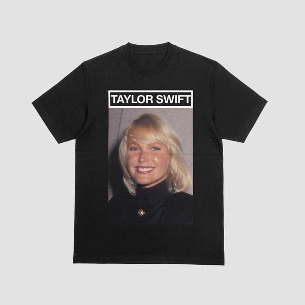 Camiseta Algodão Engraçada Meme “Xuxa Swift” (Xuxa + Taylor) | Memelândia Oficial